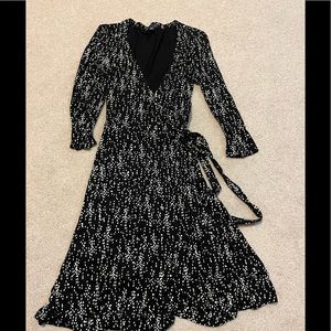 GAP black and cream wrap dress